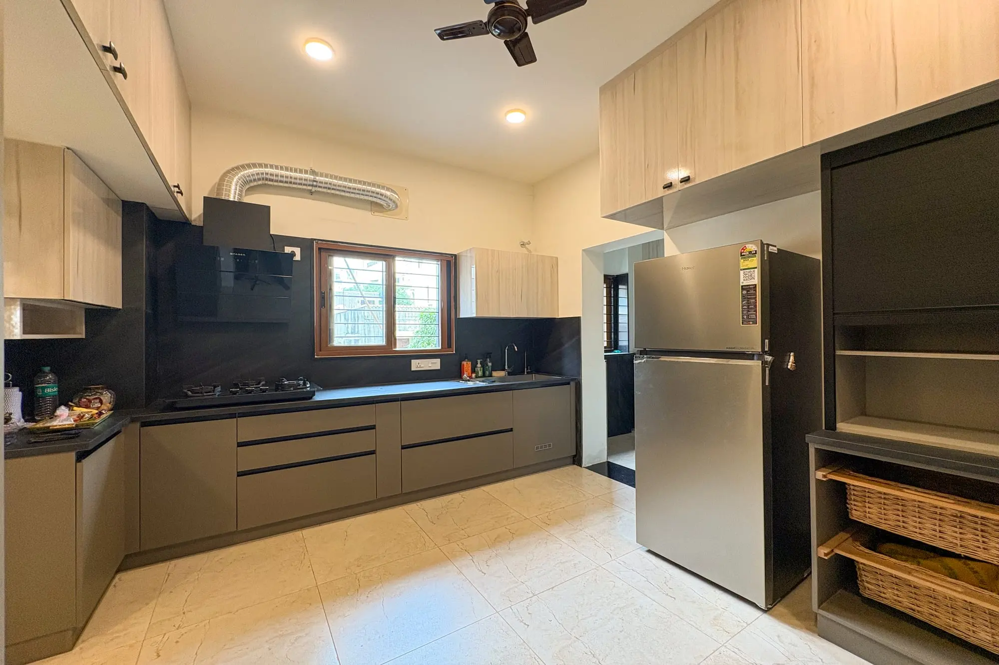Modular kitchen with tall units, Ramaniyam Abbotsbury, Alwarpet, Chennai