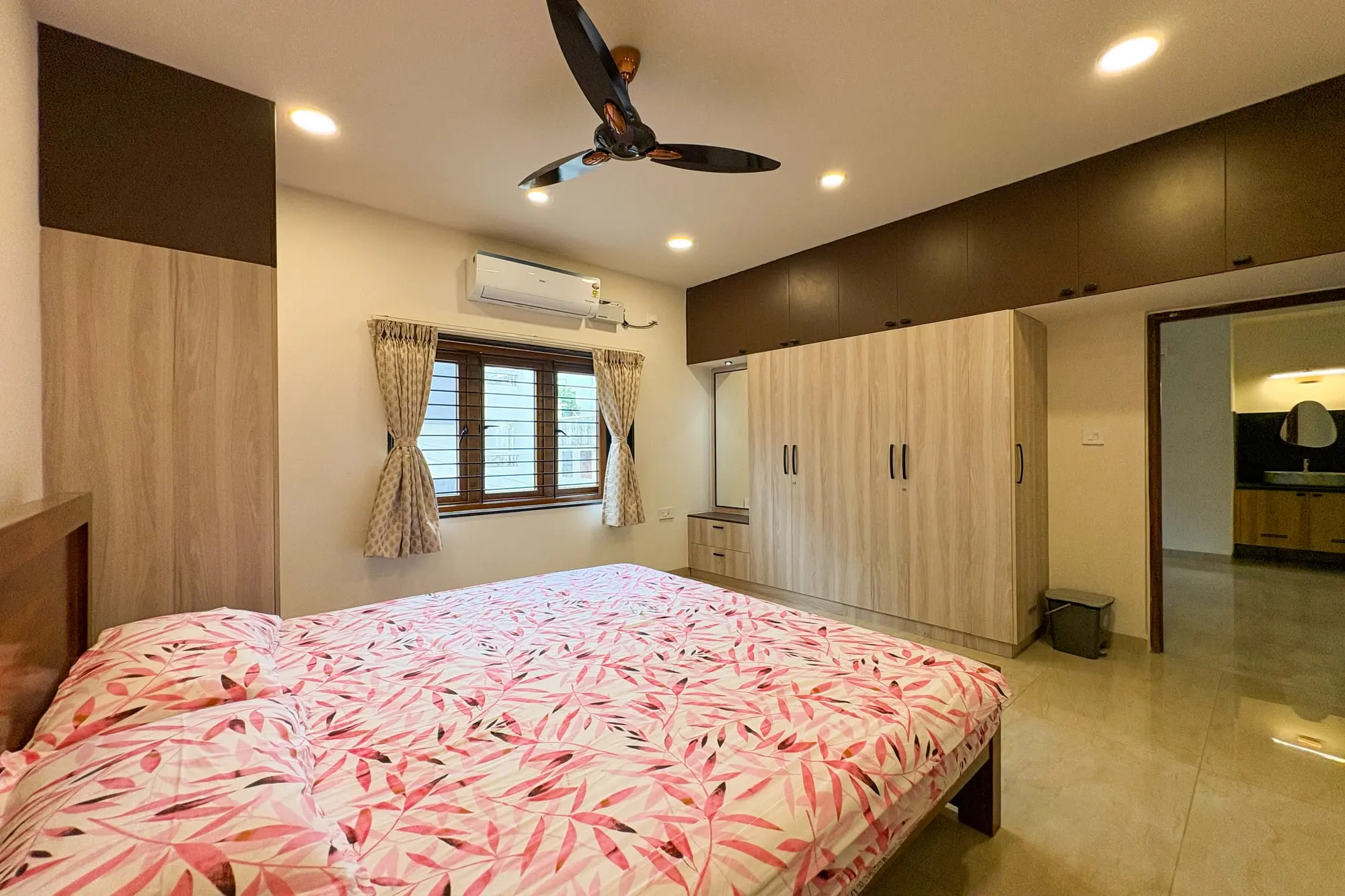 Third bedroom wardrobe and dresser, Ramaniyam Abbotsbury, Alwarpet, Chennai